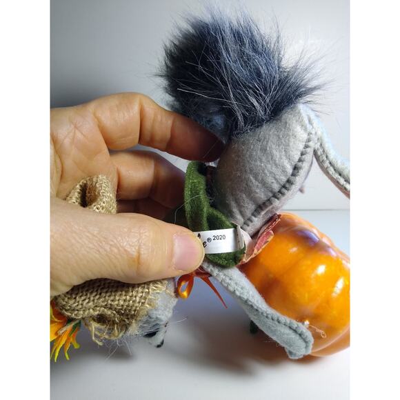 Annalee Dressed Raccoon Figurine Fall Harvest Pumpkin Fabric & Plastic Seasonal - Picture 4 of 4